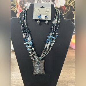 NWT necklace and earrings set